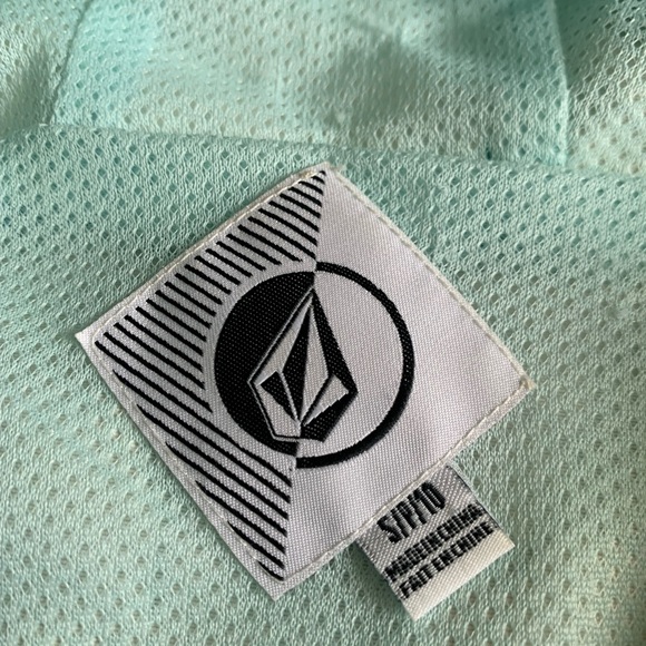 Volcom blue and white wind breaker - Picture 4 of 7